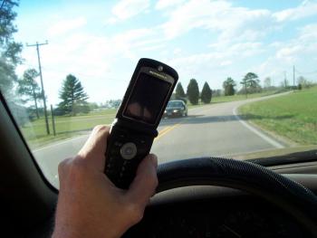 cell_phone_use_while_driving_0