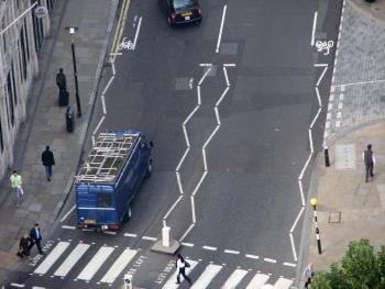 wavy_lines_before_pedestrian_crossing_0